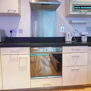 80s-retro-1bed-studio-serviced-apartment-canary-wharf.cambridgehotelsuk.com/